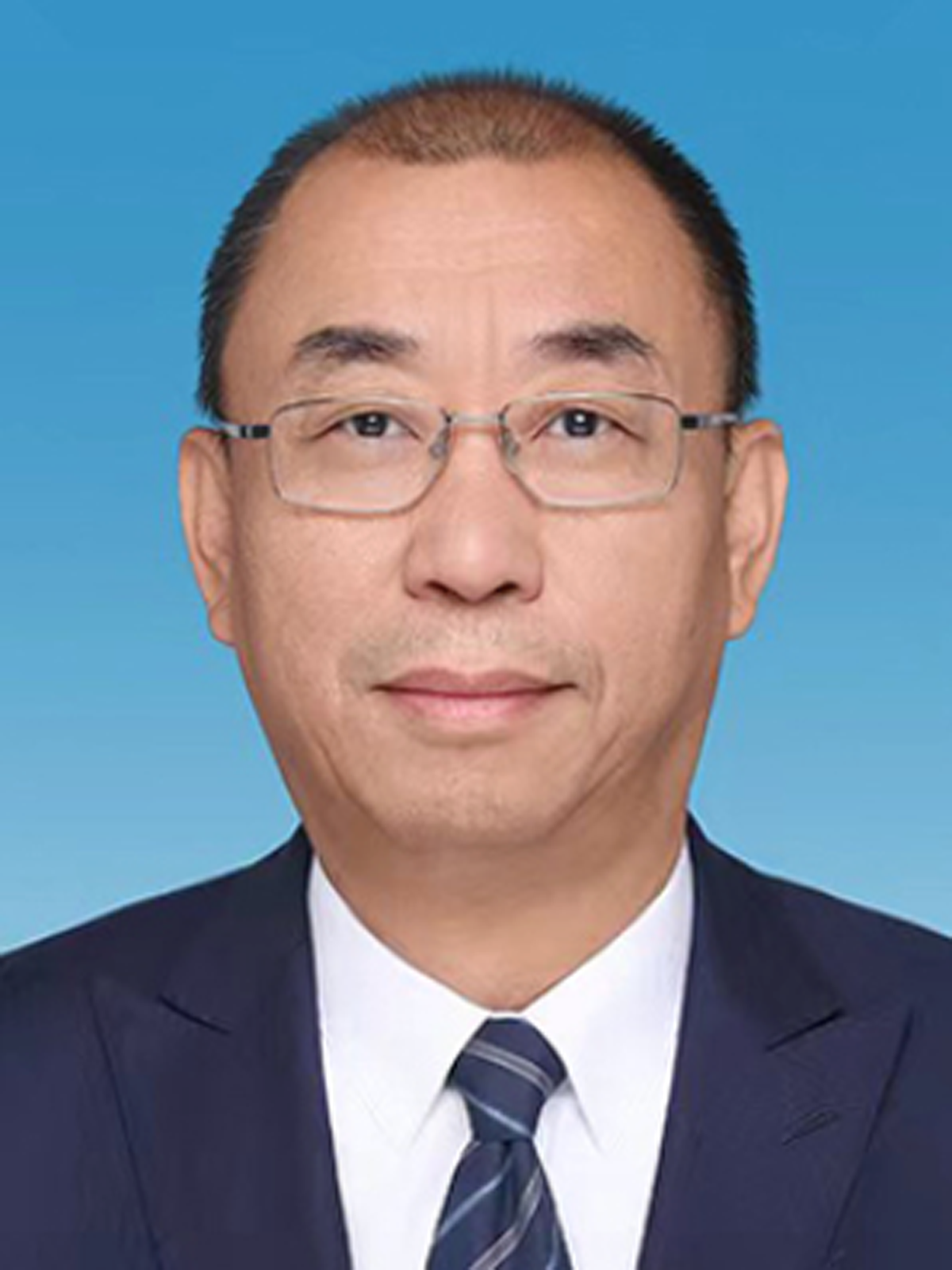 姜老师照片更新.png
